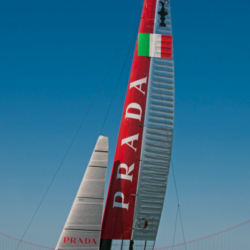 luna-rossa-ac35